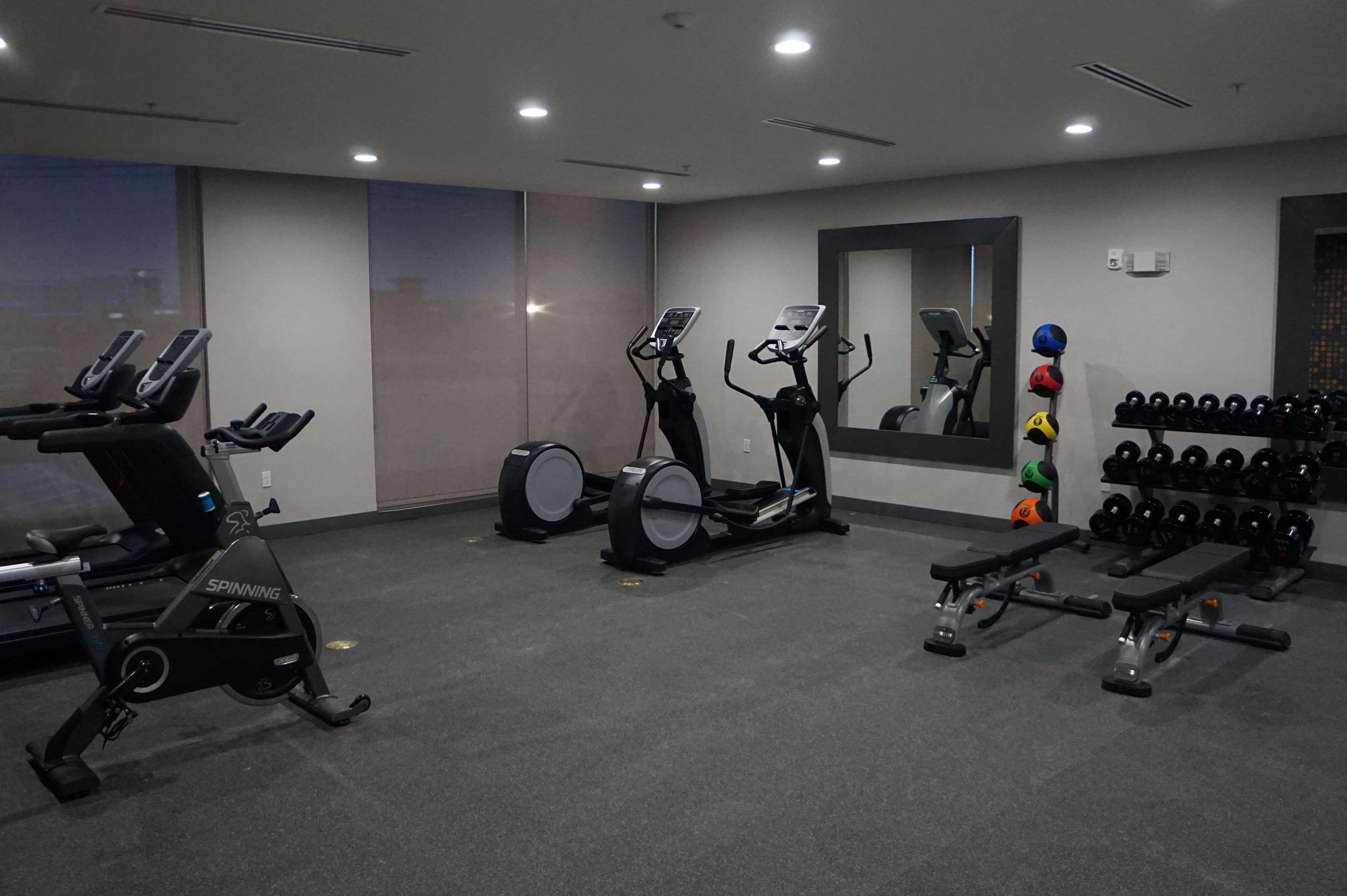 达拉斯沃斯堡机场西-格拉德-帕克斯温德姆拉昆塔套房酒店 尤里斯 外观 照片
